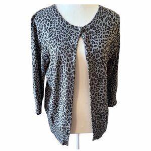 Grace Elements Gray leopard Cardigan. Medium size